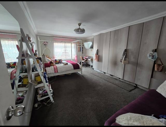 4 BEDROOM FREESTANDING FOR SALE IN PETERSFIELD